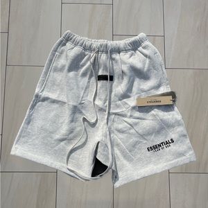 Essentials Shorts SS22 Light Oatmeal